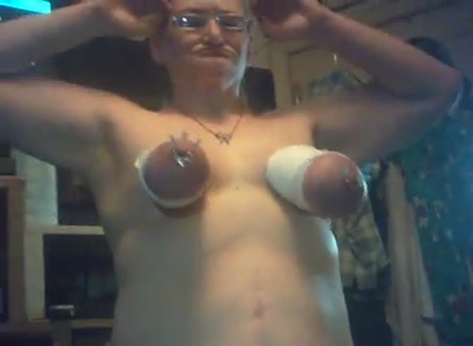 Video :Granny choking her tits with clothe and put pins on it